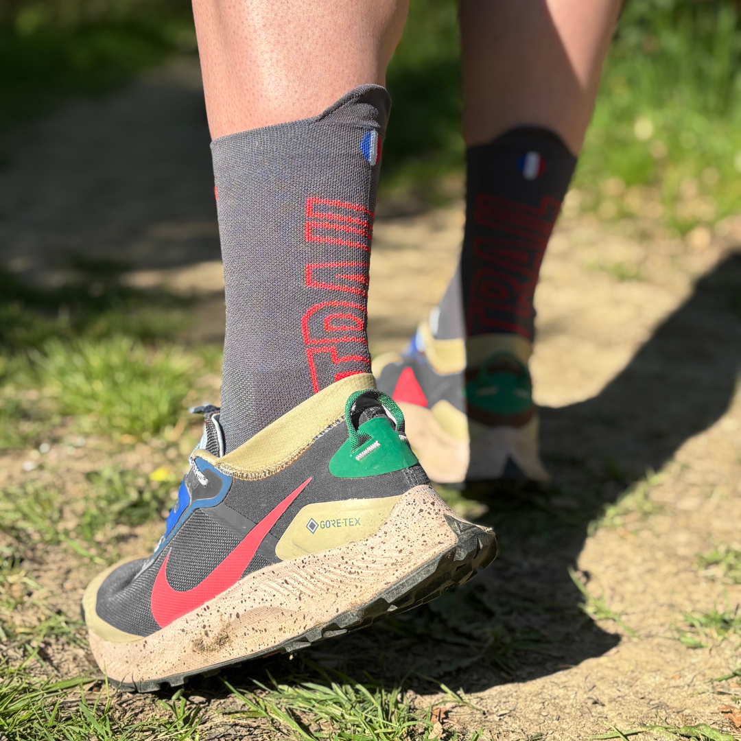 Chaussettes de trail - La grise et rouge