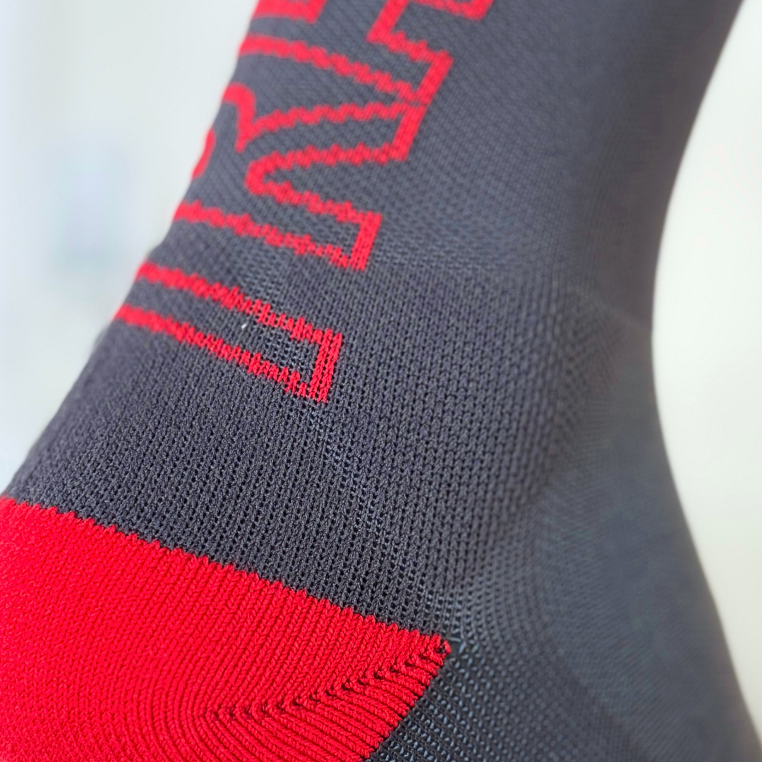 Chaussettes de trail - La grise et rouge