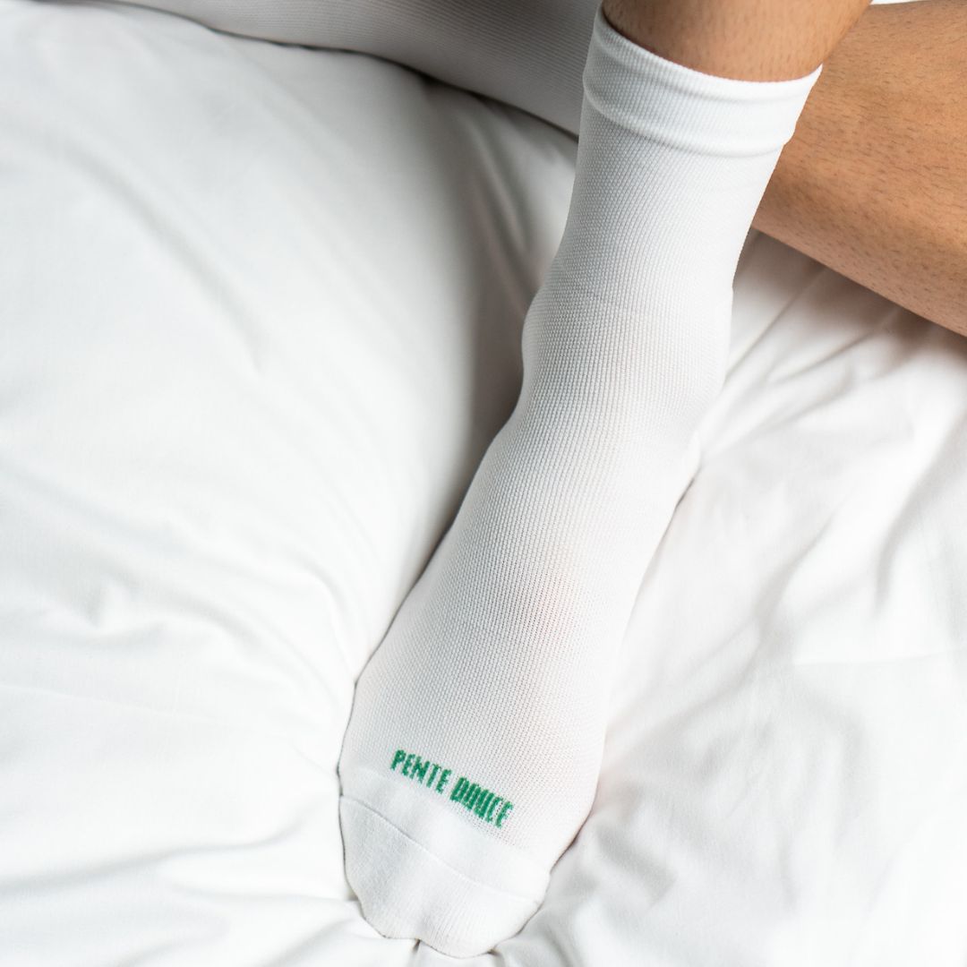 chaussettes de cyclisme recyclées la blanche pentedouce fabriquées en france