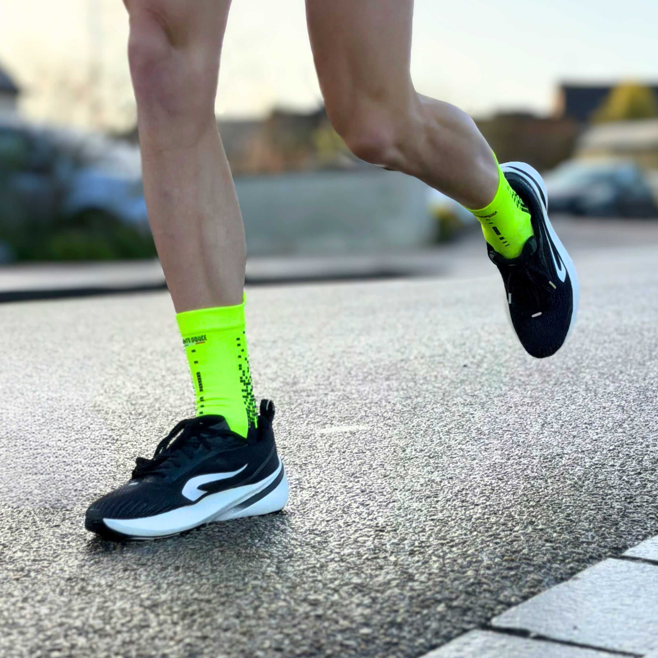 Chaussettes de running - La Pixels Noire et Jaune