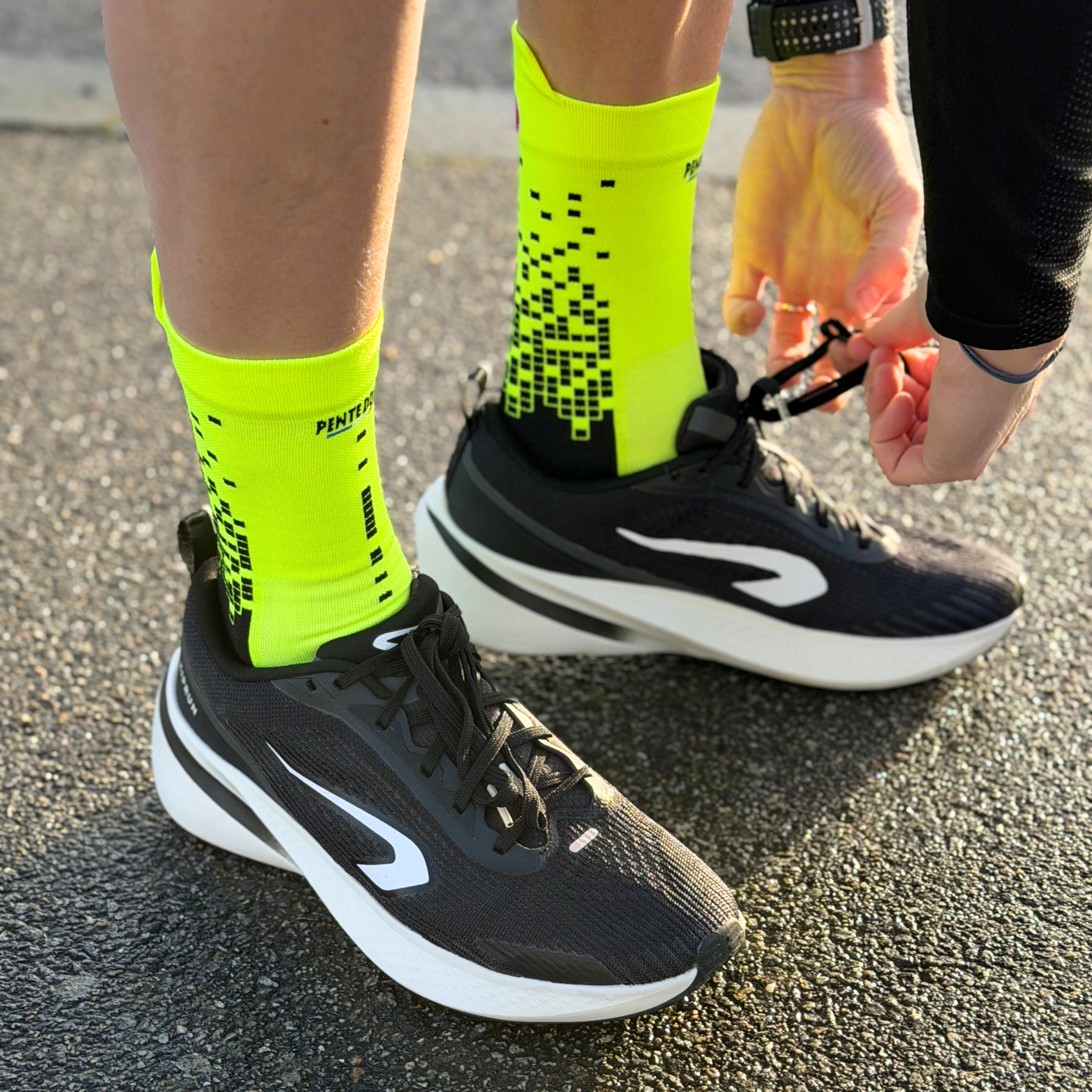 Chaussettes de running - La Pixels Noire et Jaune