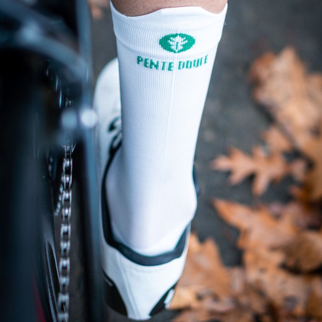 chaussettes de cyclisme recyclées la blanche pentedouce fabriquées en france